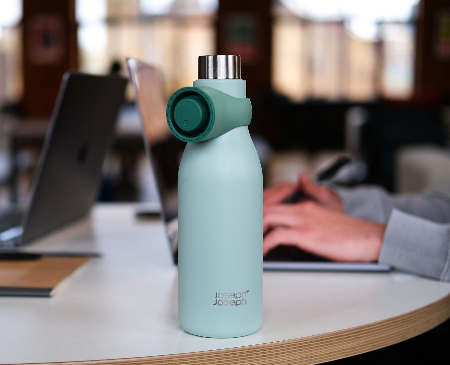 Loop™ 500ml Stainless-steel Vacuum Insulated Water Bottle Green- Joseph Joseph