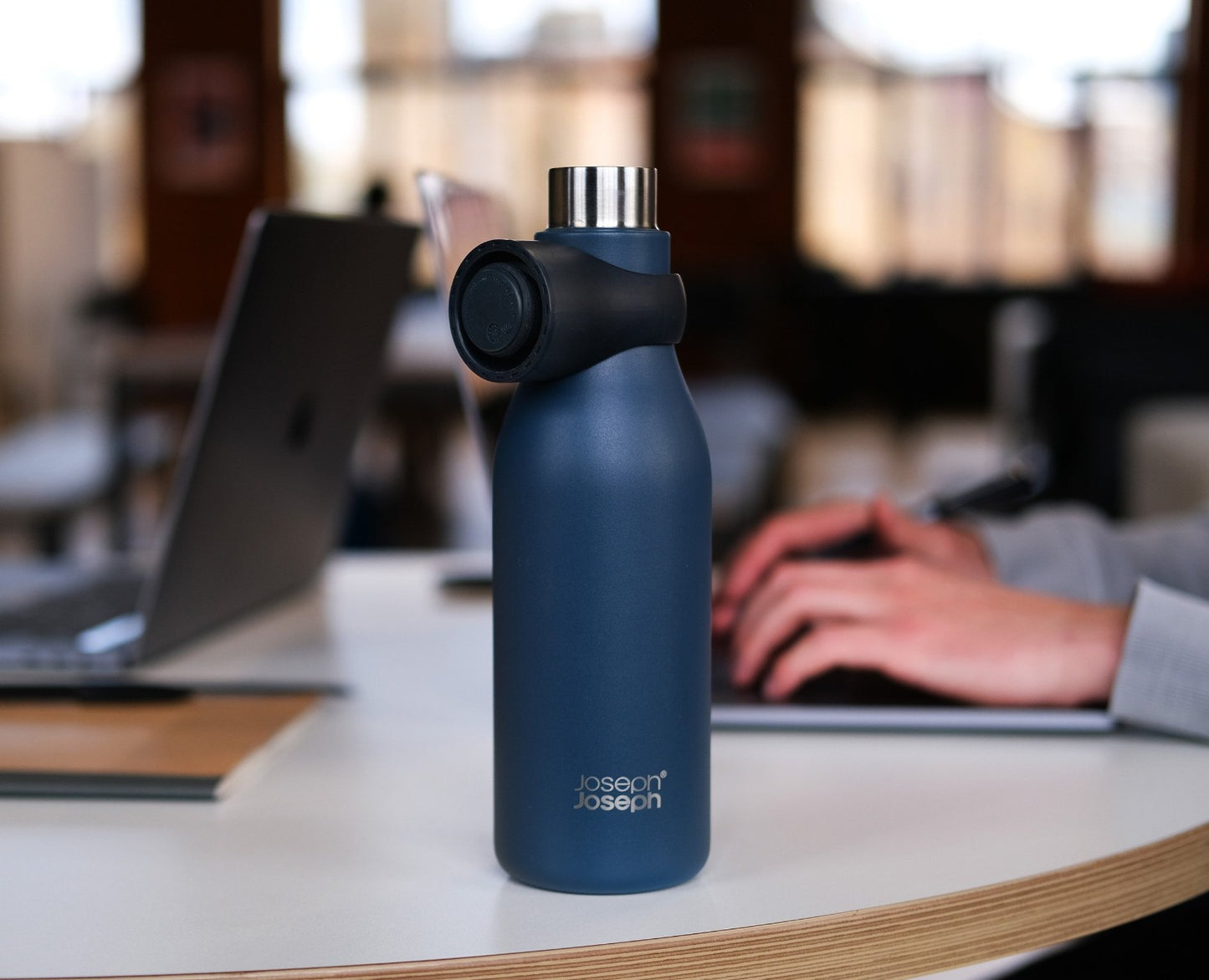 Loop™ 500ml Stainless-steel Vacuum Insulated Water Bottle- Joseph Joseph