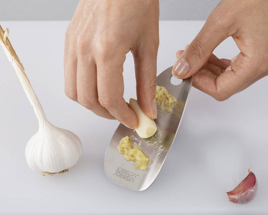 Shred-Line™ Garlic & Ginger Grater- Joseph Joseph